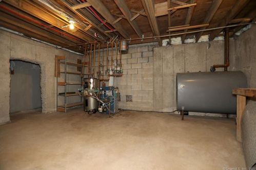 248 Carriage Way, Windsor CT 06095-2009 exterior