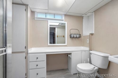 862 Buckingham St, Wyoming MI 49509-2827 exterior