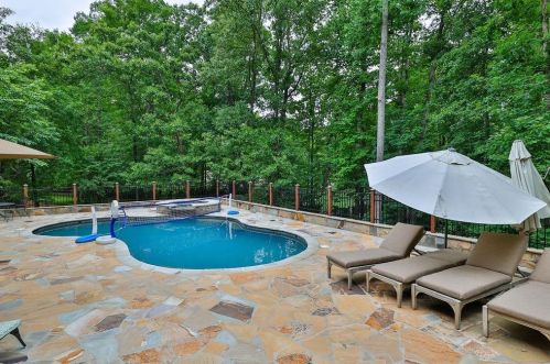 8069 Kenstone Ct, Atlanta GA 30350-4160 exterior