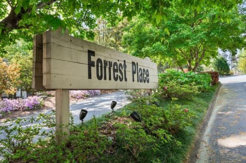 72 Forrest Pl, Atlanta GA  30328-4870 exterior