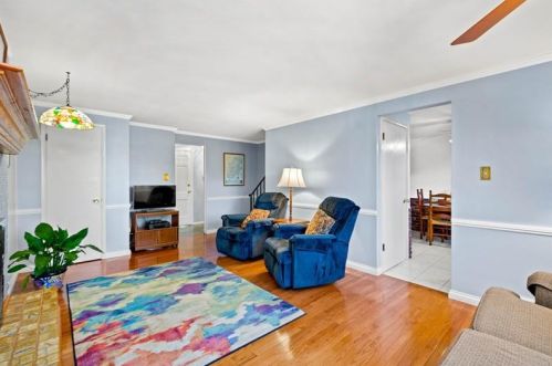 561 Clemson Dr, Pittsburgh PA 15243-1736 exterior