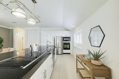 2200 Cliffs Edge Dr, Austin TX  78733-6012 exterior