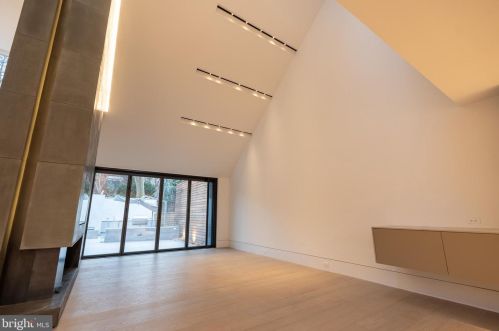 110 Delancey St, Philadelphia PA 19103-6409 exterior