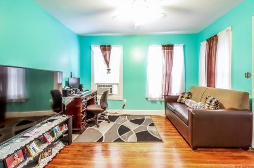 167 Caroline St, Derby CT 06418-1940 exterior