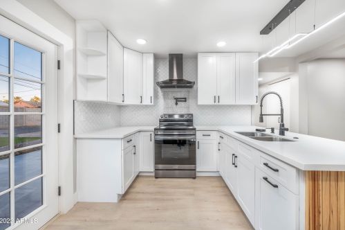 3350 Bloomfield Rd, Phoenix AZ 85032-7364 exterior