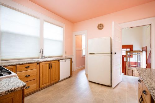 2728 Prospect Ave, Milwaukee WI 53211-3768 exterior