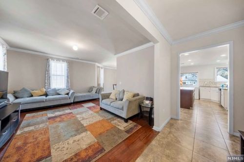 571 Kipp St, Teaneck NJ 07666-1648 exterior