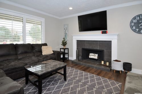 1060 Fallbrook Way, Sandy UT 84094-0719 exterior