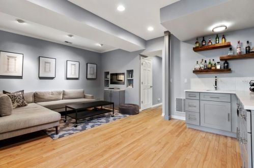 3711 Hermitage Ave, Chicago IL 60613-3509 exterior