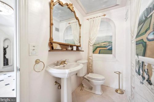 24 Lakewood Dr, Media PA 19063-1807 exterior