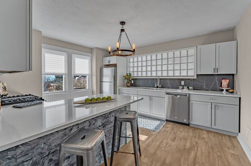 1314 Bellaire Pl, Pittsburgh PA  15226-1830 exterior