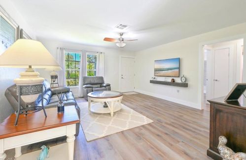 862 99 Ave, Naples FL 34108-2234 exterior