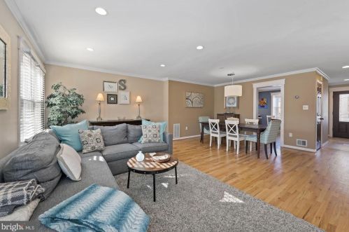 10205 Arizona Cir, Bethesda MD 20817-1227 exterior