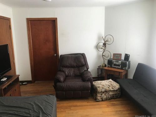 35 Stevens St, Norwalk CT 06850-3805 exterior