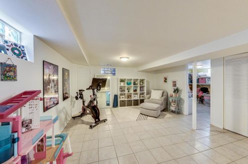 6098 Caldwell Ave, Chicago IL 60646-4111 exterior