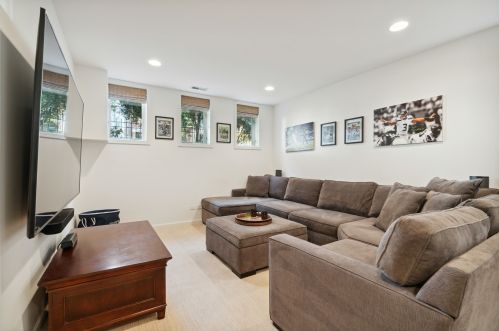 2759 Bosworth Ave, Chicago IL 60642-2341 exterior