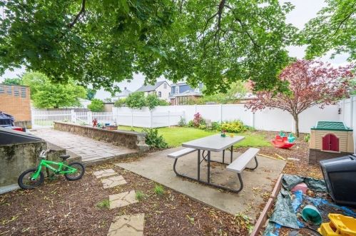 69 Silver Lake Ave, Newton MA 02458-1110 exterior