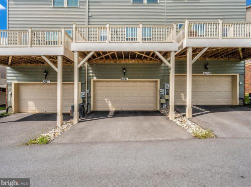 22213 Broadway Ave, Clarksburg MD 20871-3430 exterior