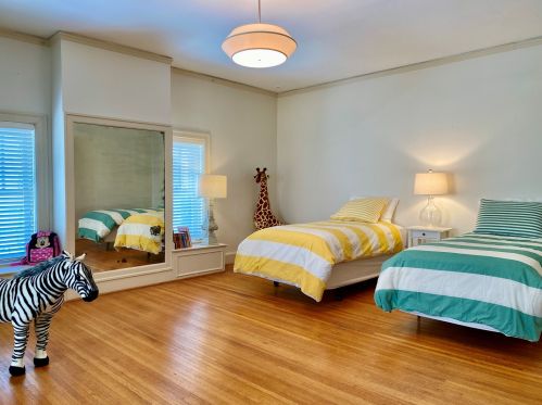 1000 48th St, Chicago IL 60615-1802 exterior