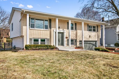 376 Hilkert Ct, Bull Valley, IL 60014-5848