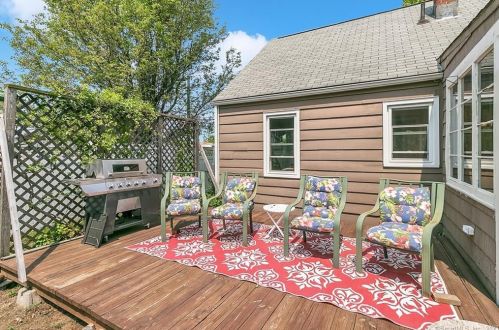 6 Brainard Rd, Enfield CT 06082-1941 exterior