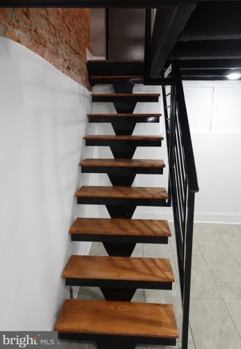 1525 Hicks St, Philadelphia PA  19146-4820 exterior