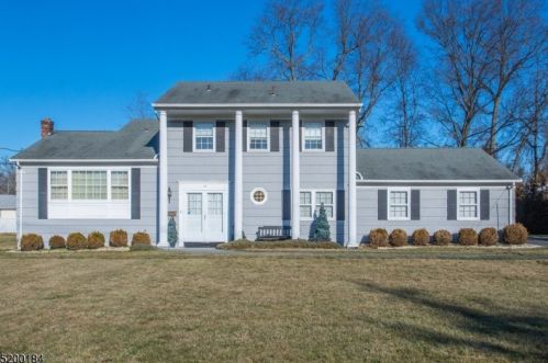 13 Maple Ave, East Hanover, NJ 07936-1547