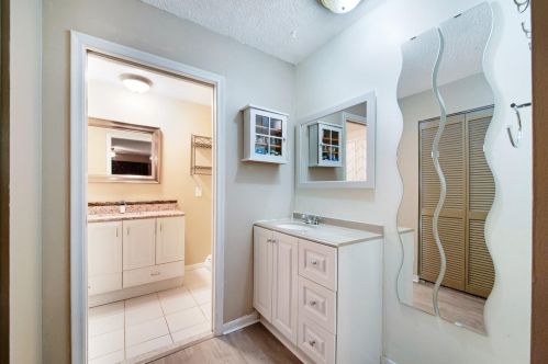 2075 24 Cir, Boynton Beach FL 33426-6578 exterior