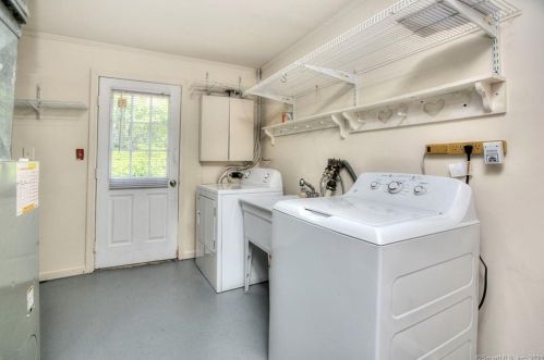 152 New Canaan Ave, Norwalk CT 06850-1916 exterior