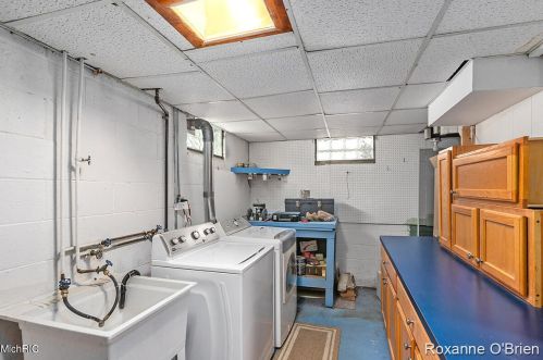 730 Oakcrest St, Wyoming MI exterior