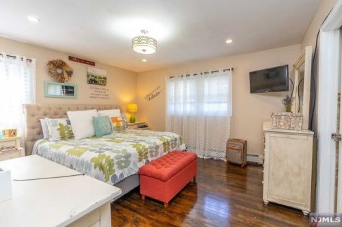 390 Jersey Ave, Fairview NJ 07022-1200 exterior