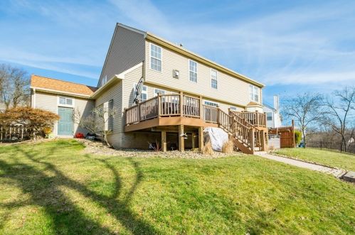 6016 Hawthorn Dr, Moon Twp PA  15108-9064 exterior