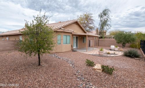 9558 Marsh Wren Pl, Tucson AZ 85742-8455 exterior