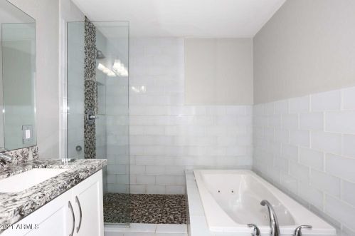 5711 12 Pl, Phoenix AZ 85014-5157 exterior