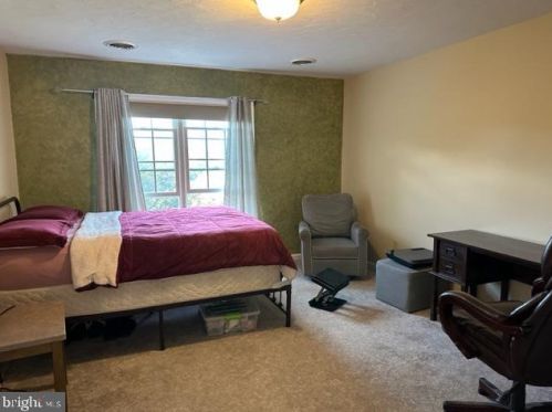 381 Thornhill Dr, Hanover PA  17331-7976 exterior