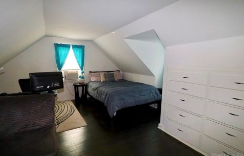 153 Bloomfield Ave, Windsor CT  06095-2819 exterior