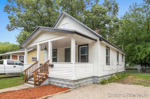 1632 Dyson St, Meskegon MI  49442-5722 exterior