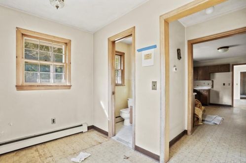 2 Betmarlea Rd, Norwalk CT 06850-2701 exterior