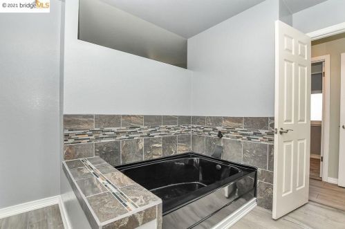 1180 Ridgemont Pl, Concord CA 94521-4831 exterior