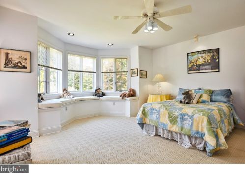 542 Newtown Rd, Berwyn PA 19312-2018 exterior