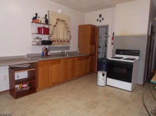 95 Hopkins Pl, Irvington, NJ 07111-4305