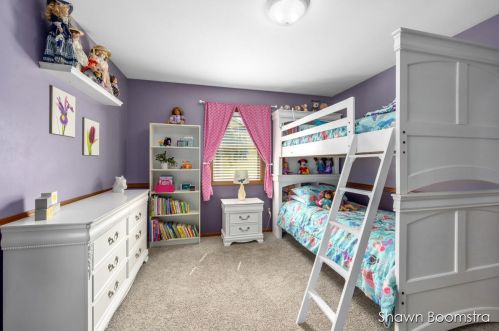 7497 Sunview Dr, Grand Rapids MI 49548-7382 exterior