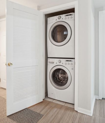 1241 Rosemont Ave, Chicago IL 60660-1420 exterior