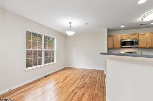 1006 Robin Ct, Green Brook NJ 08812-1737 exterior