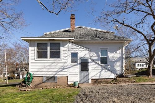 168 Montowese Ave, North Haven CT 06473-3806 exterior