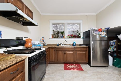 824 California, Chicago IL 60645-5208 exterior