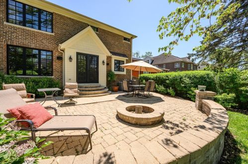 562 Linden Ave, Elmhurst IL 60126-4029 exterior