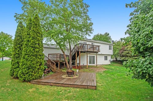 340 Riverwood Dr, Middlevle MI  49333-9092 exterior