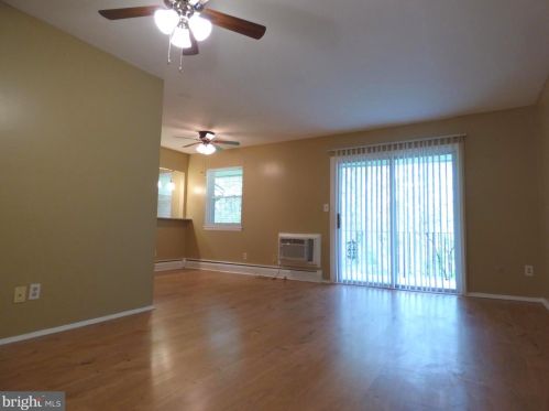 208 Garnet Dr, Burlington NJ 08016-4713 exterior