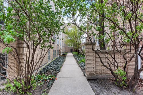 3133 Leland Ave, Chicago, IL 60625-4406